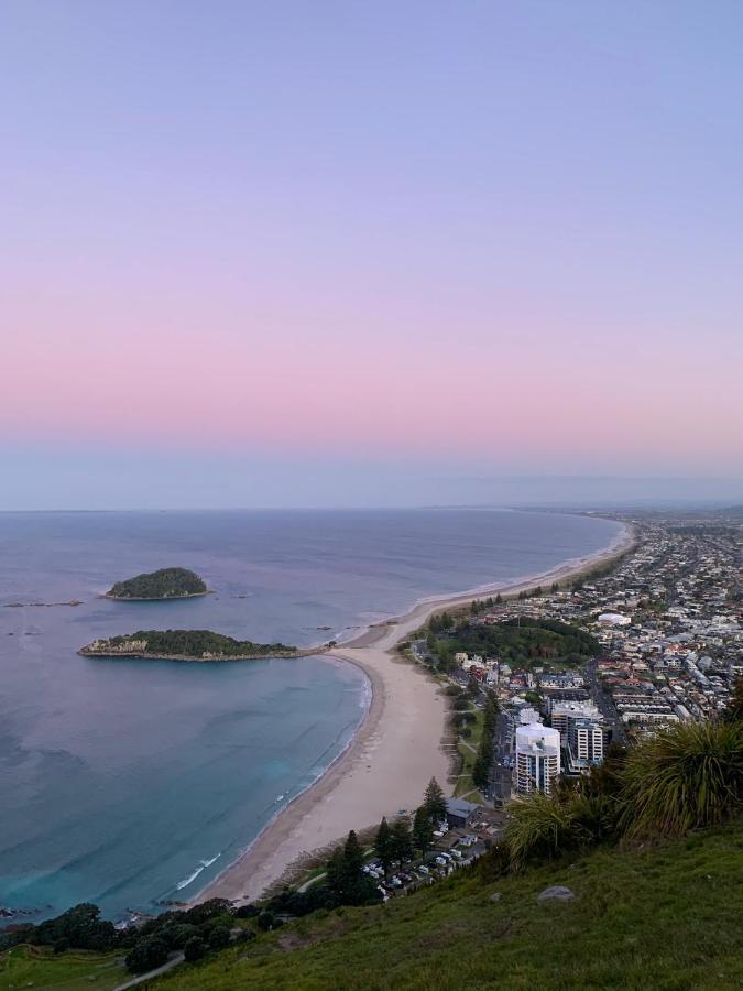 Хостел Mount Backpackers Маунт-Маунгани Экстерьер фото